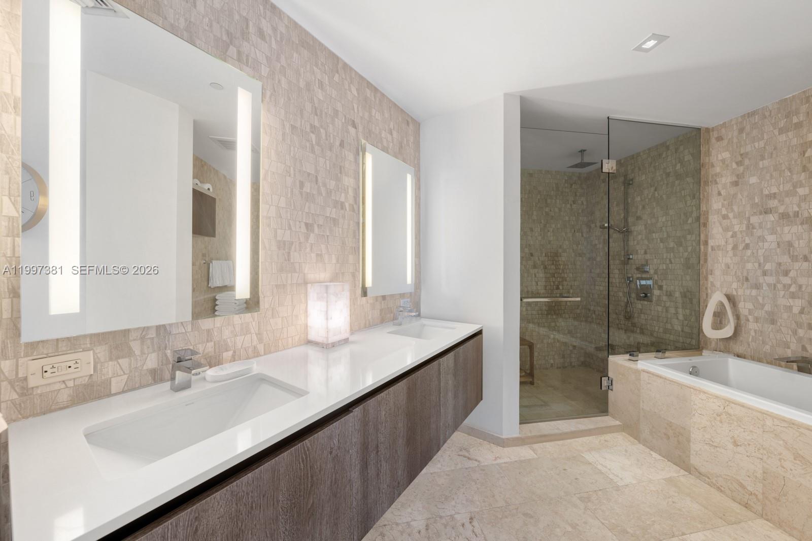 88 SW 7th St #1401, Miami FL 33130