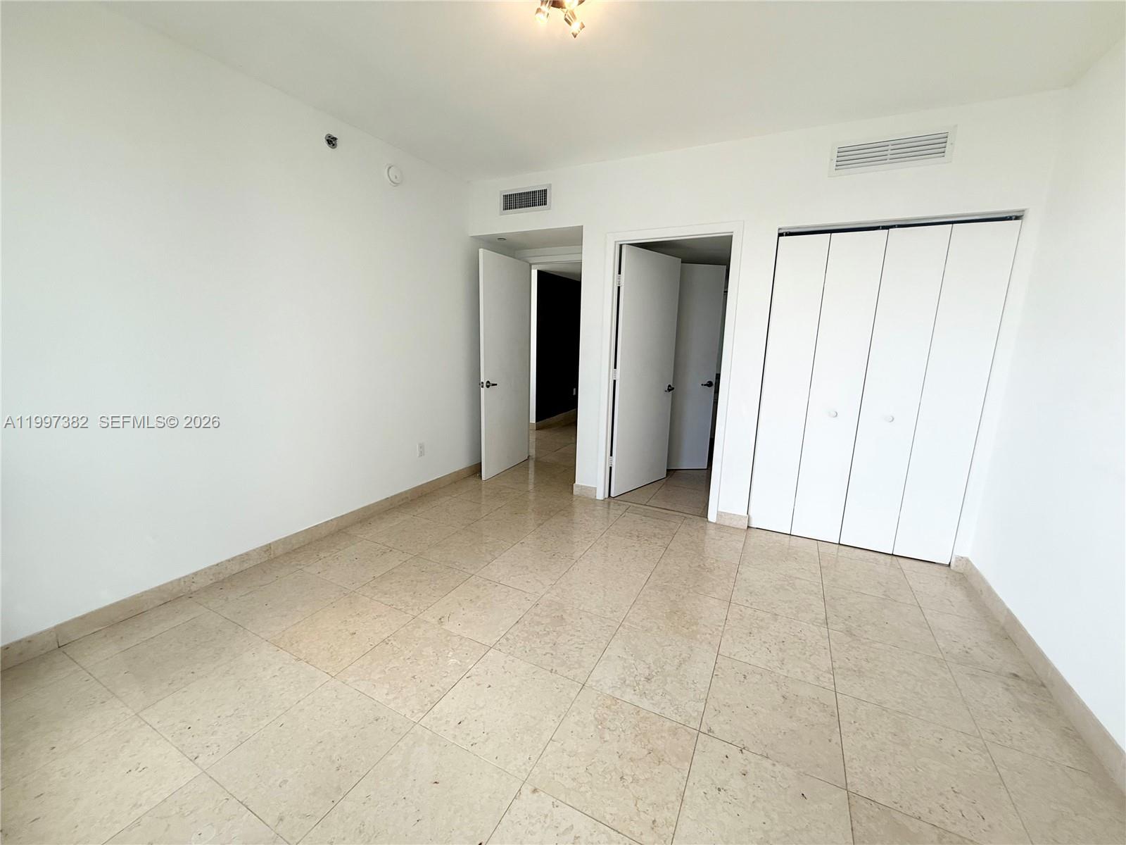 475 Brickell Ave #2915, Miami FL 33131