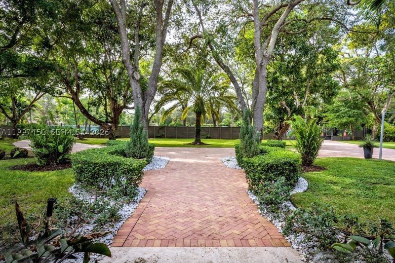 7405 SW 79th Ct, Miami FL 33143