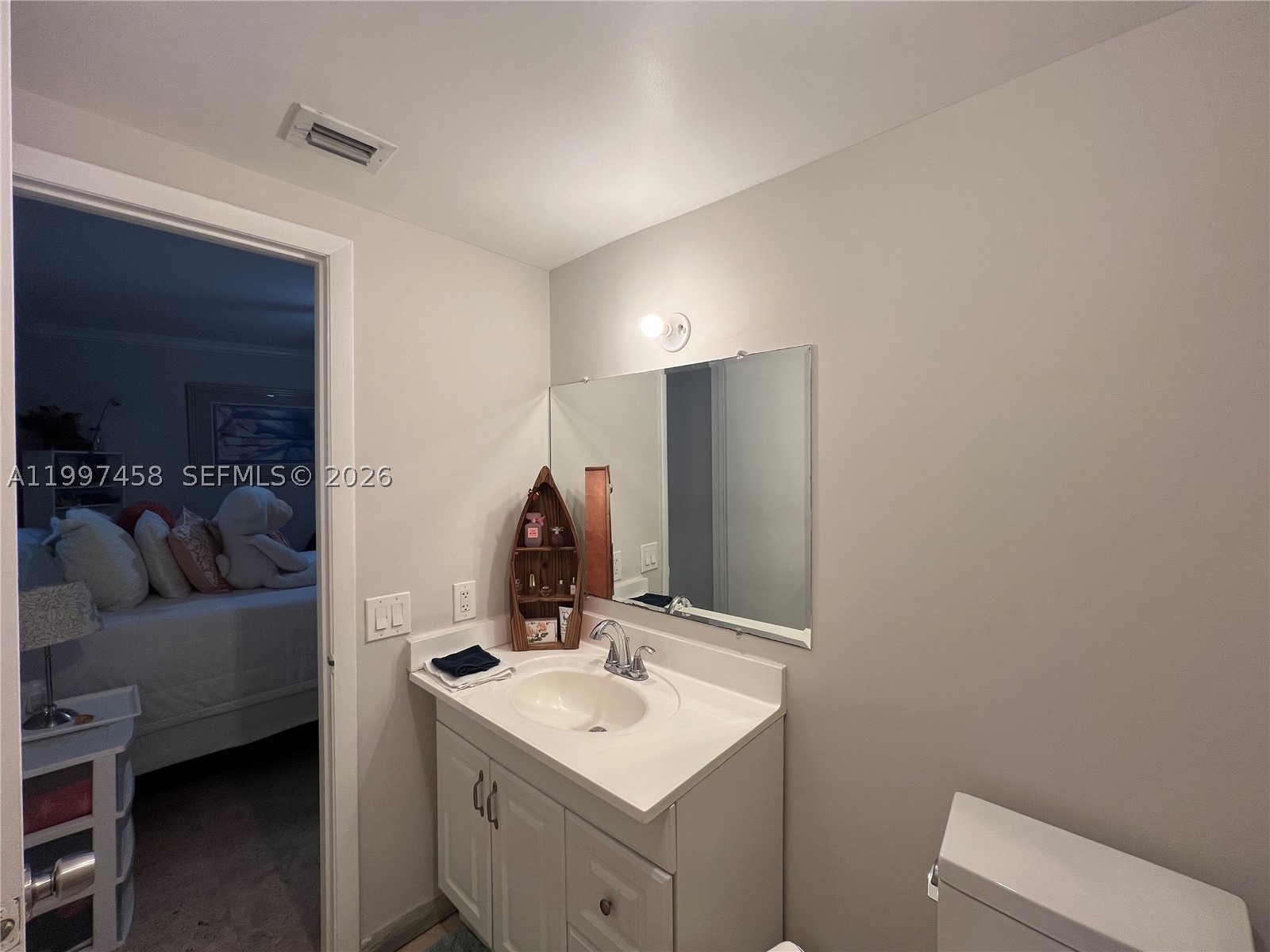7405 SW 79th Ct, Miami FL 33143