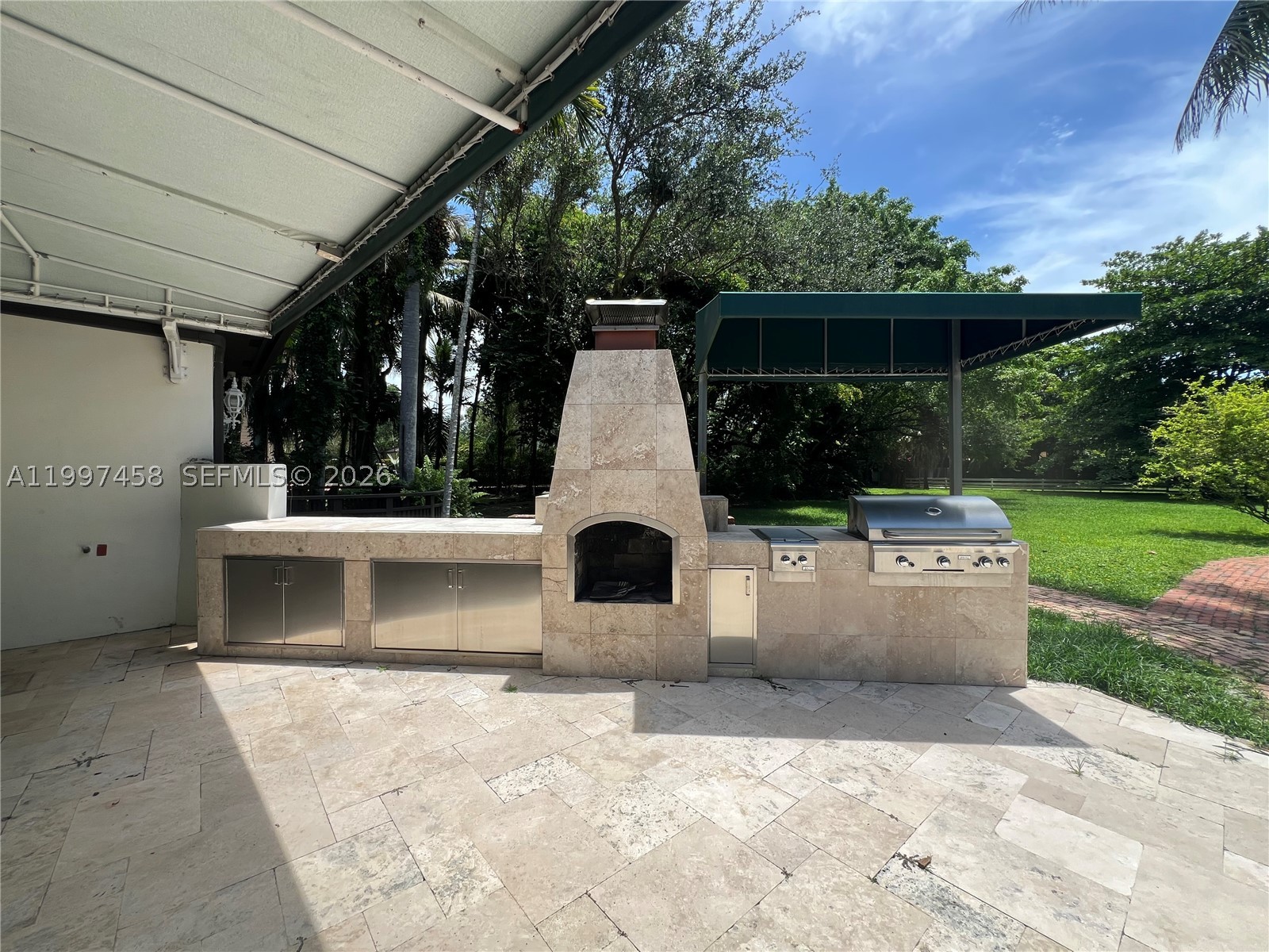 7405 SW 79th Ct, Miami FL 33143
