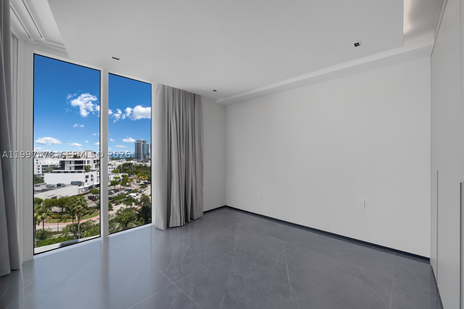 1000 S Pointe Dr #901, Miami Beach FL 33139