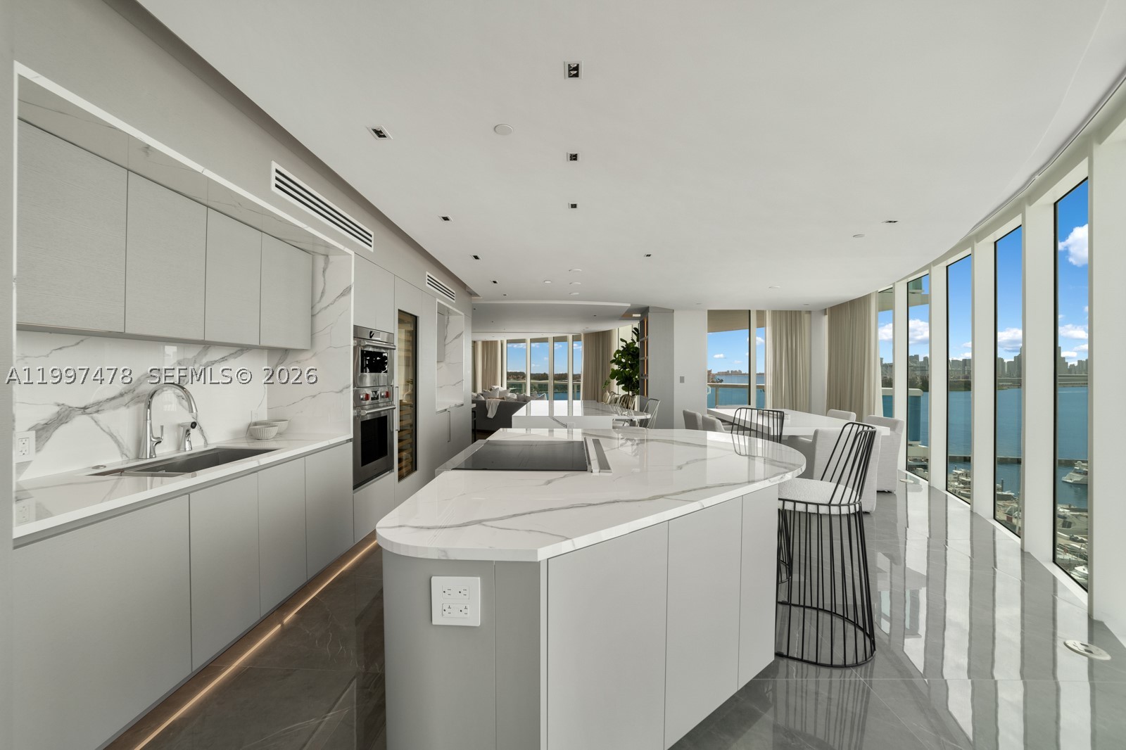 1000 S Pointe Dr #901, Miami Beach FL 33139