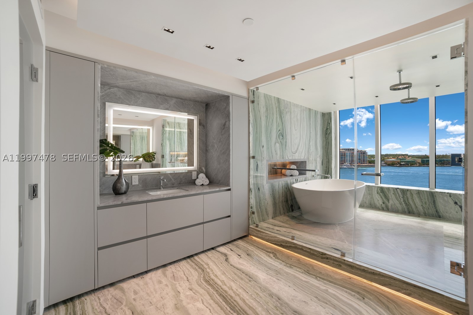 1000 S Pointe Dr #901, Miami Beach FL 33139
