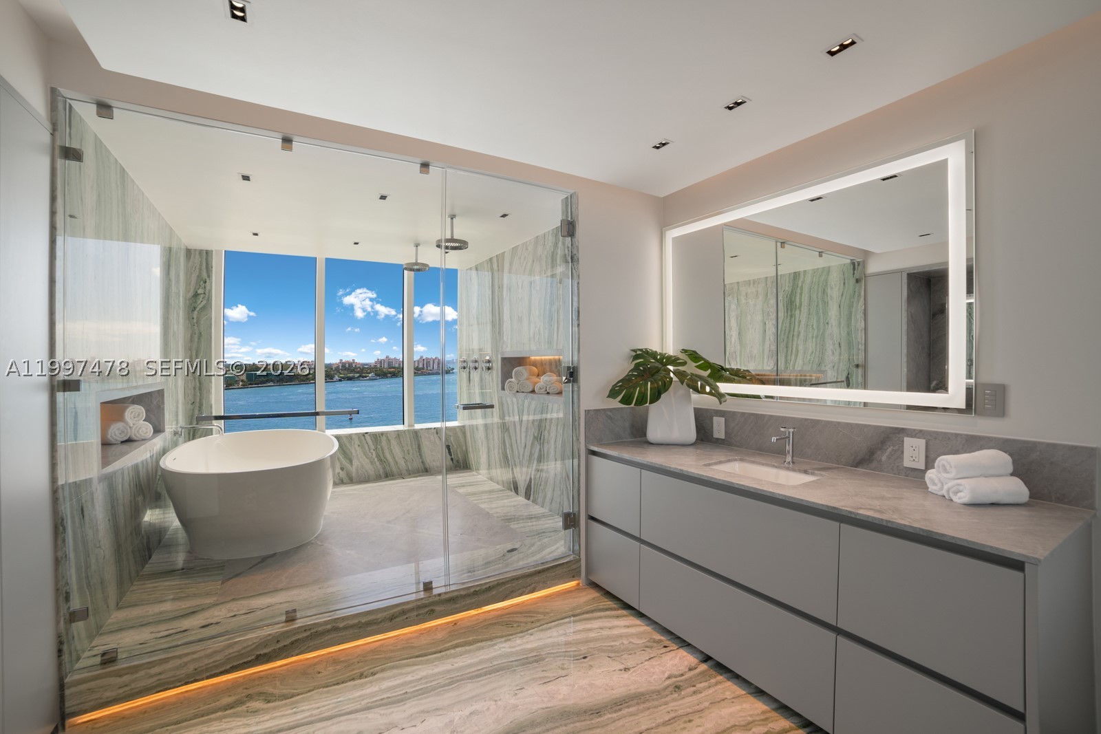 1000 S Pointe Dr #901, Miami Beach FL 33139