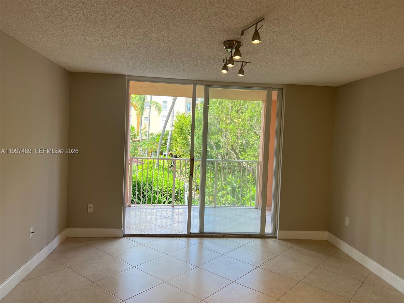 19701 E Country Club Dr #5208, Aventura FL 33180