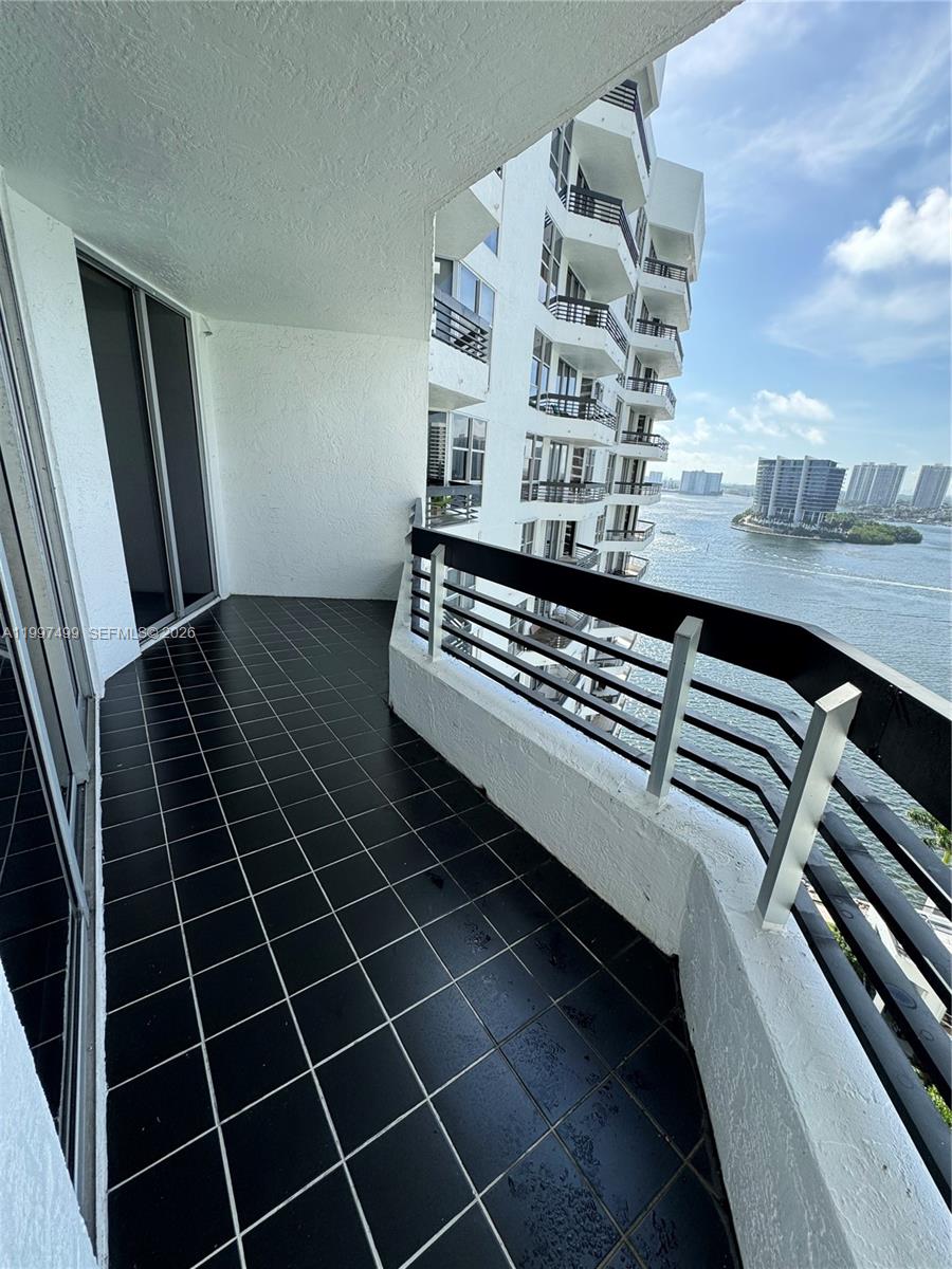 3600 MYSTIC POINTE DR #1504, Aventura FL 33180