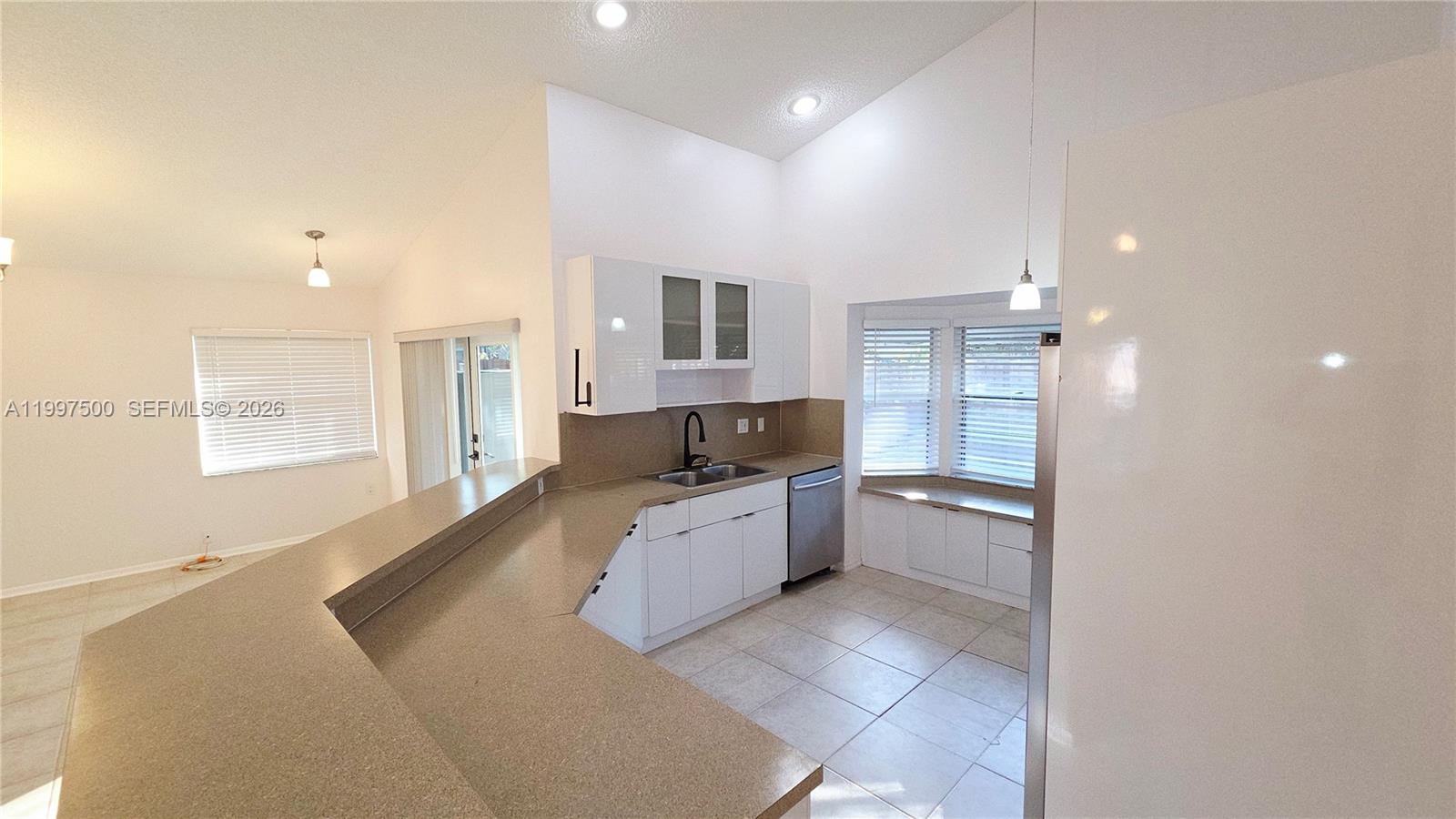 3247 NW 123rd Ave, Sunrise FL 33323