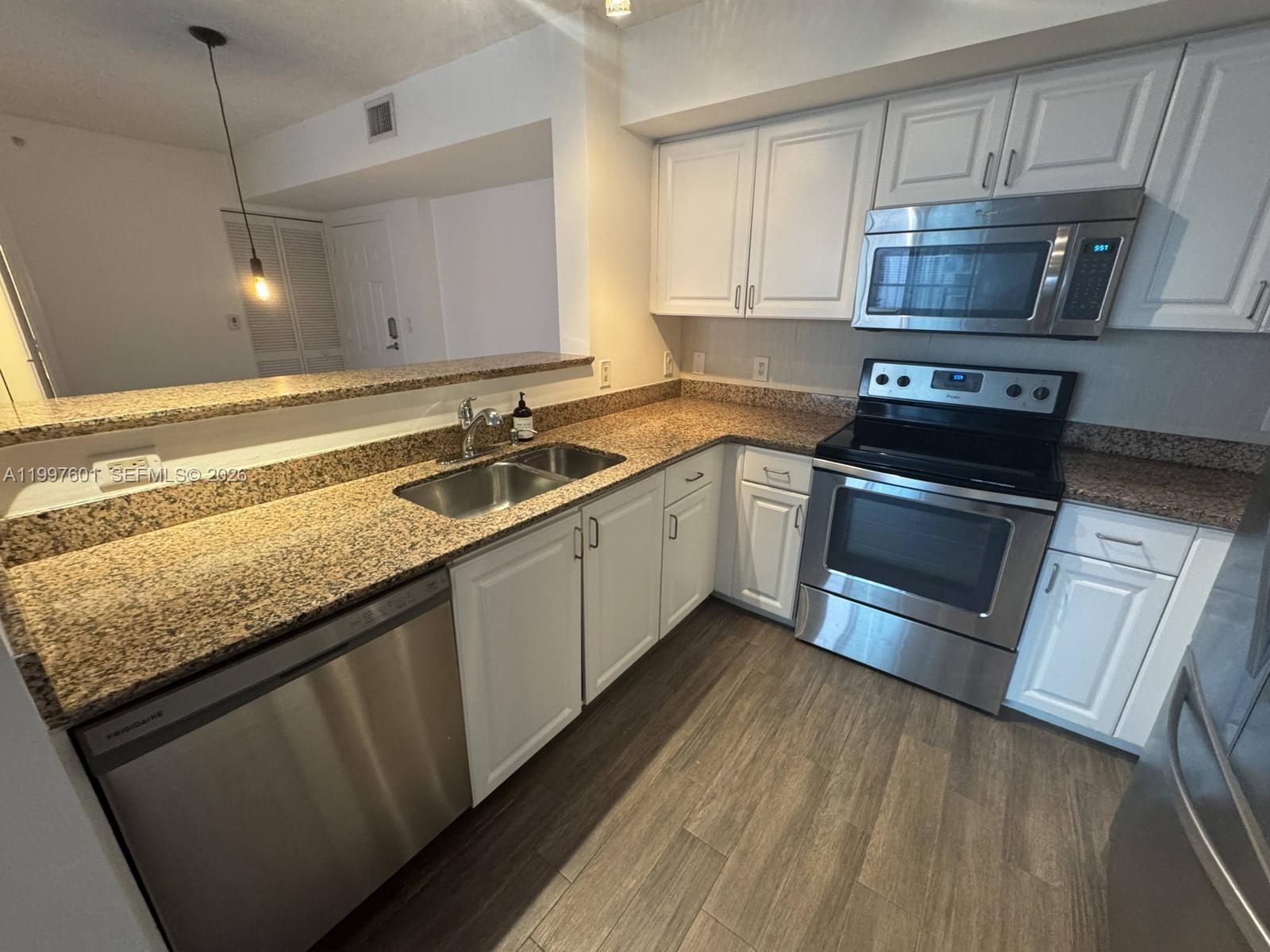 1155 Brickell Bay Dr #2908, Miami FL 33131