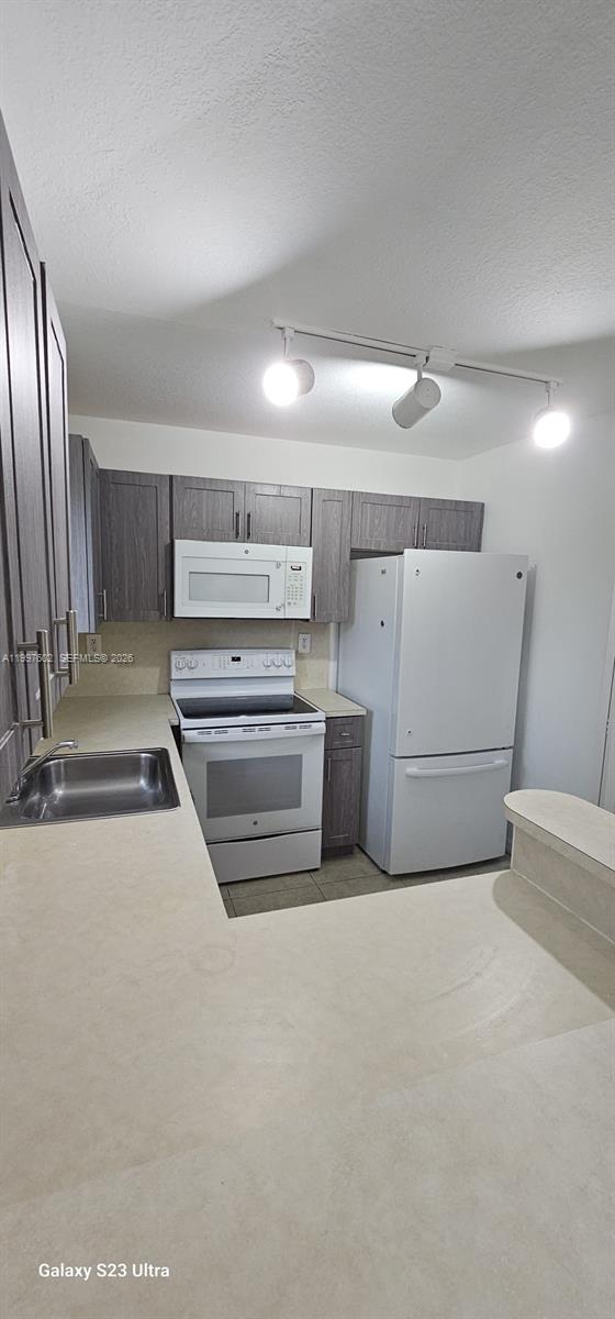 935 NE 33rd Ter #204, Homestead FL 33033