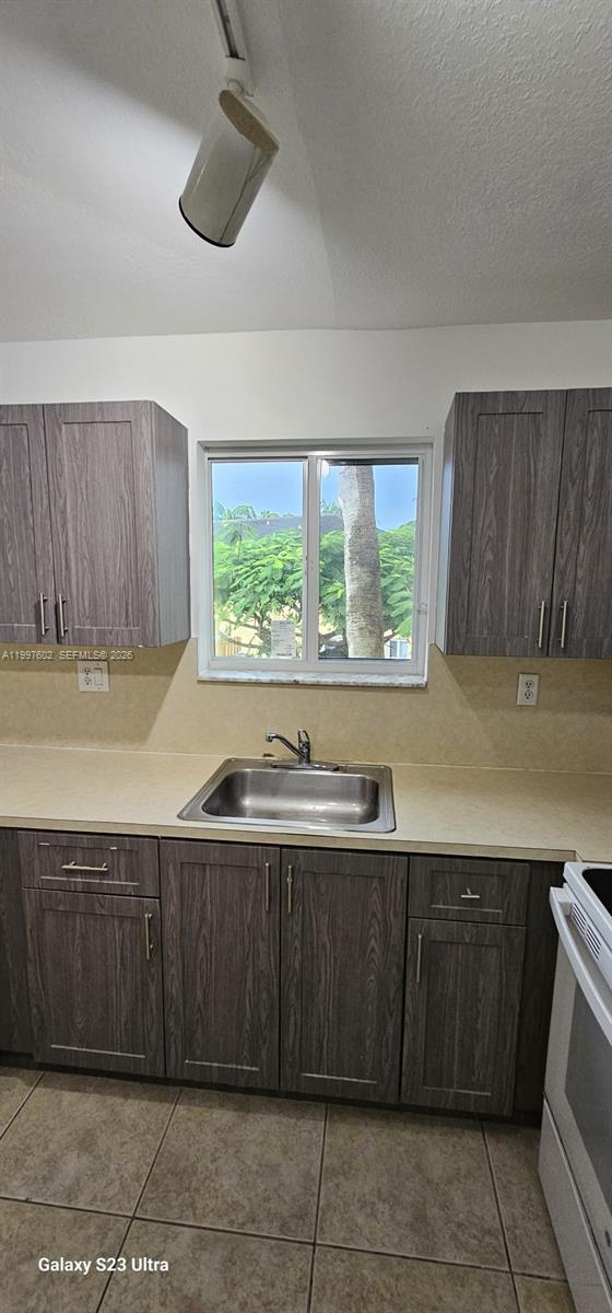 935 NE 33rd Ter #204, Homestead FL 33033