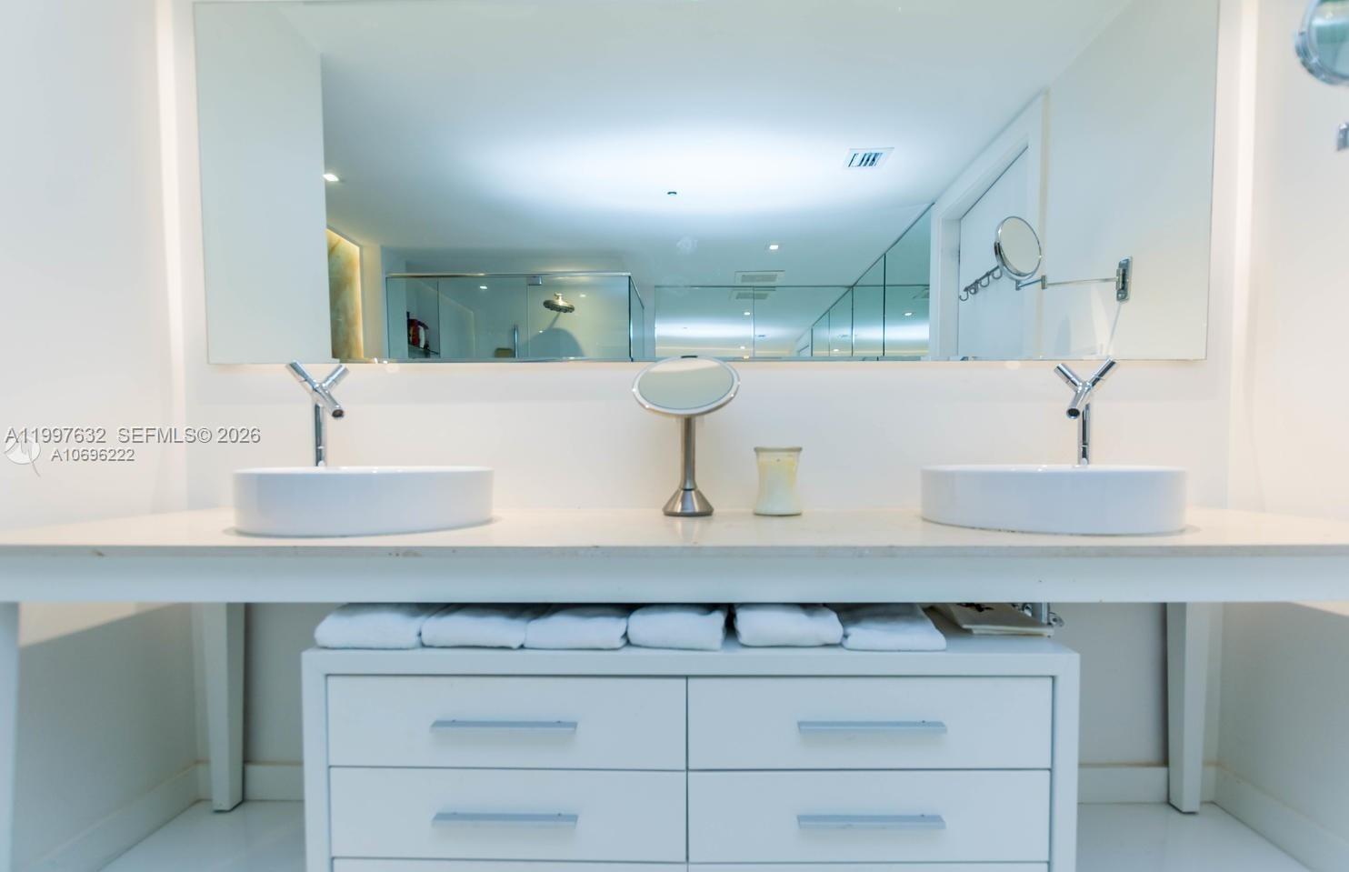 465 Brickell Ave #2301, Miami FL 33131