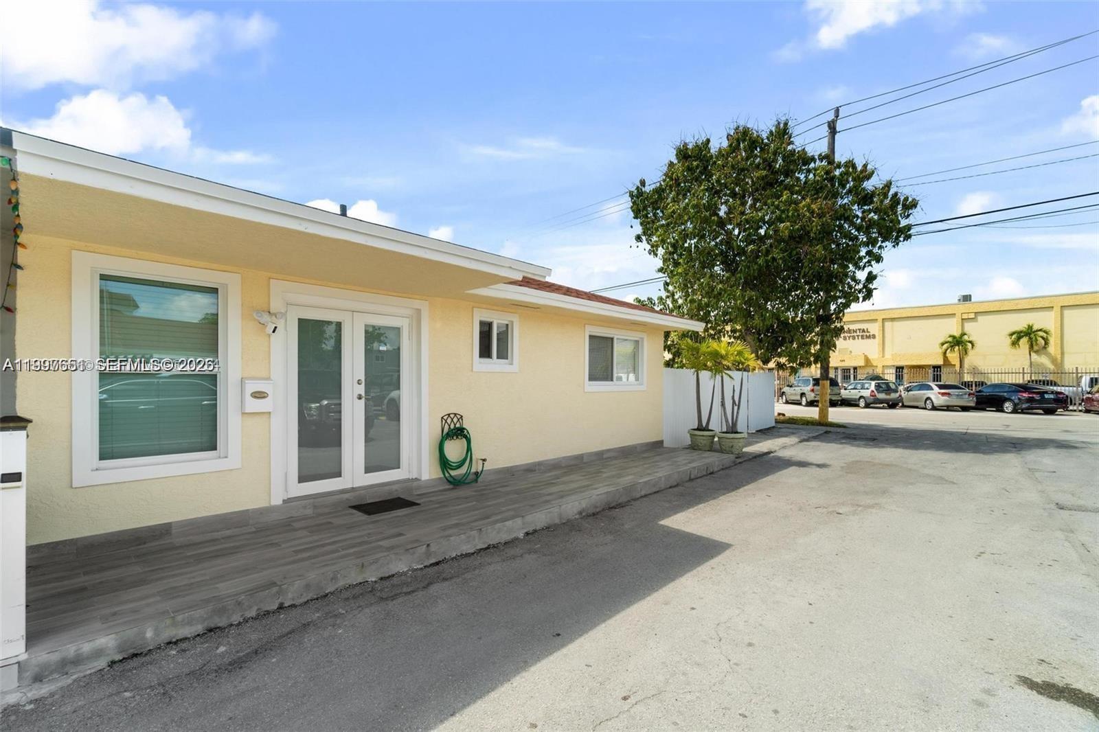 330 W 74th Pl #330, Hialeah FL 33014