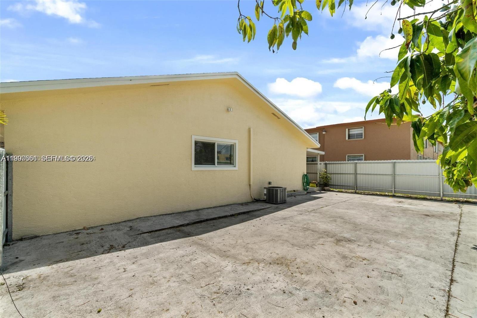 330 W 74th Pl #330, Hialeah FL 33014