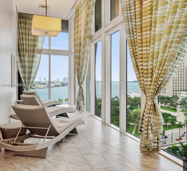 50 Biscayne Blvd #1907, Miami FL 33132