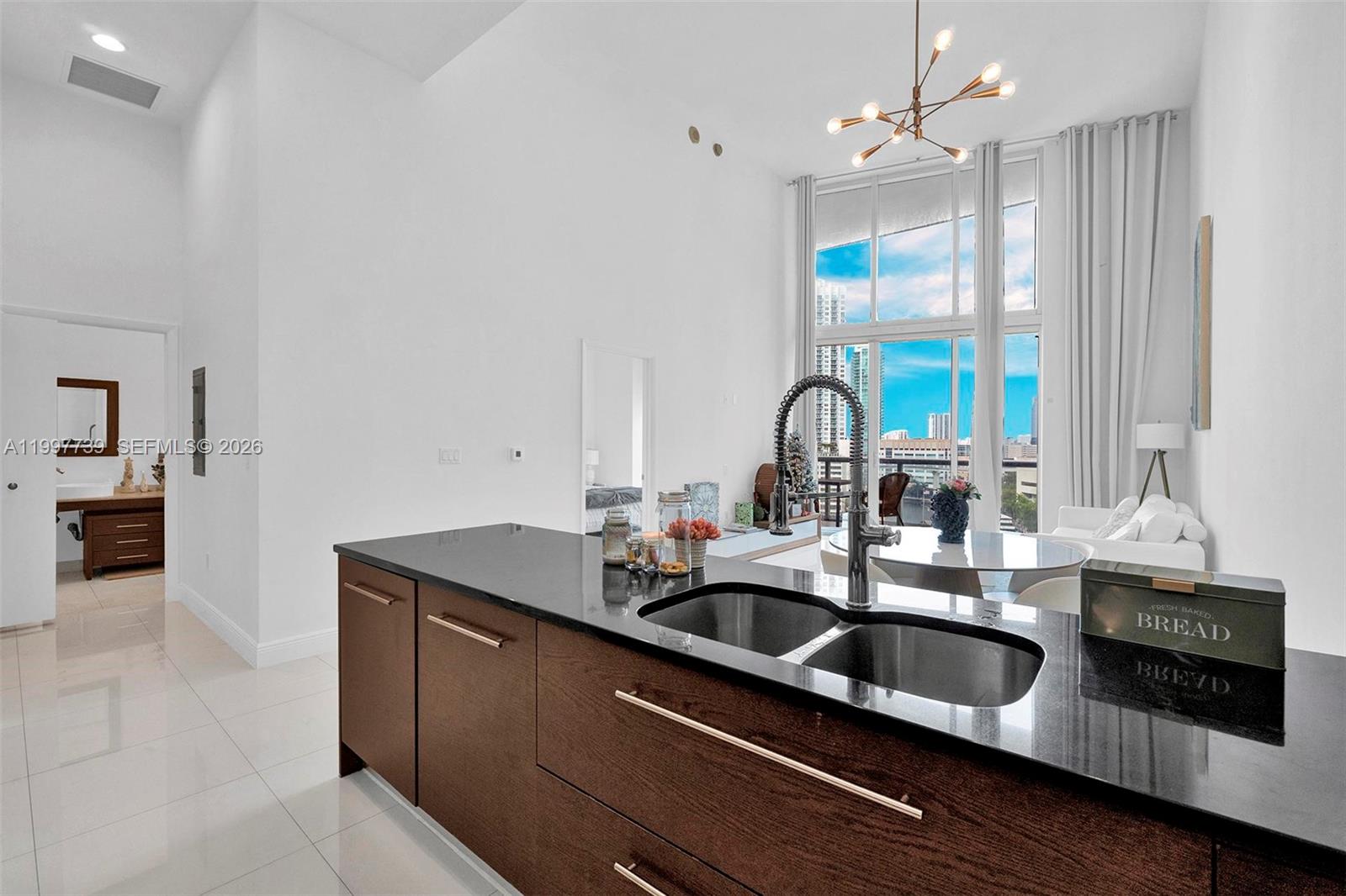 465 Brickell Ave #1406, Miami FL 33131