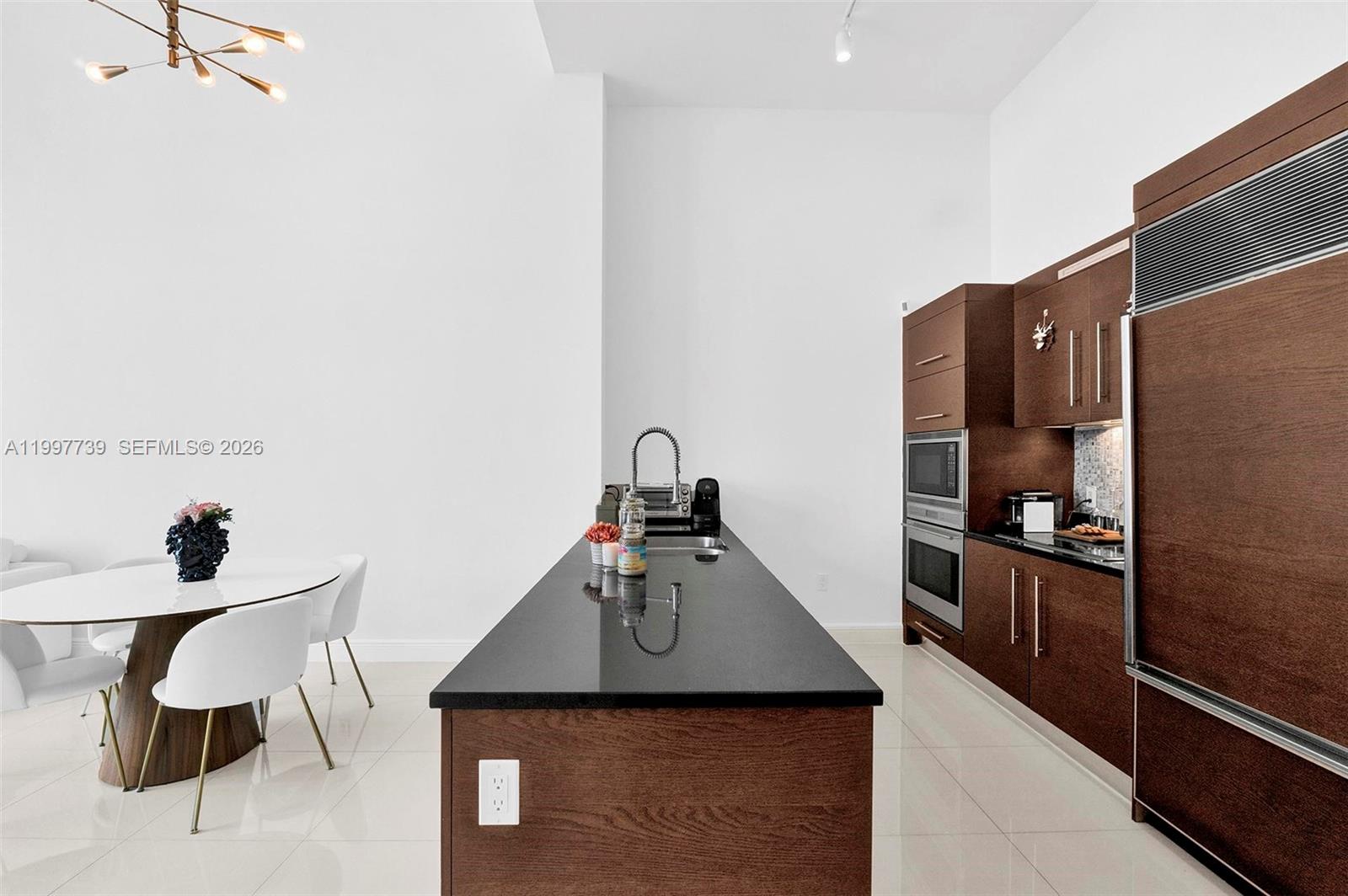 465 Brickell Ave #1406, Miami FL 33131