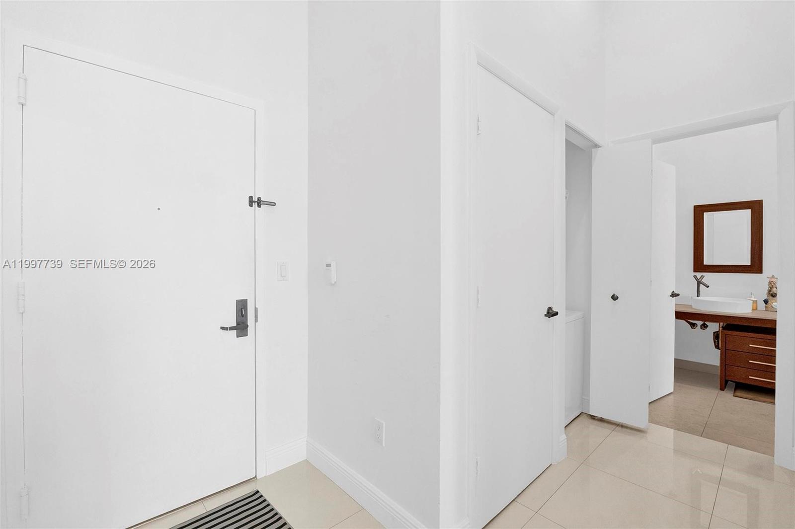 465 Brickell Ave #1406, Miami FL 33131