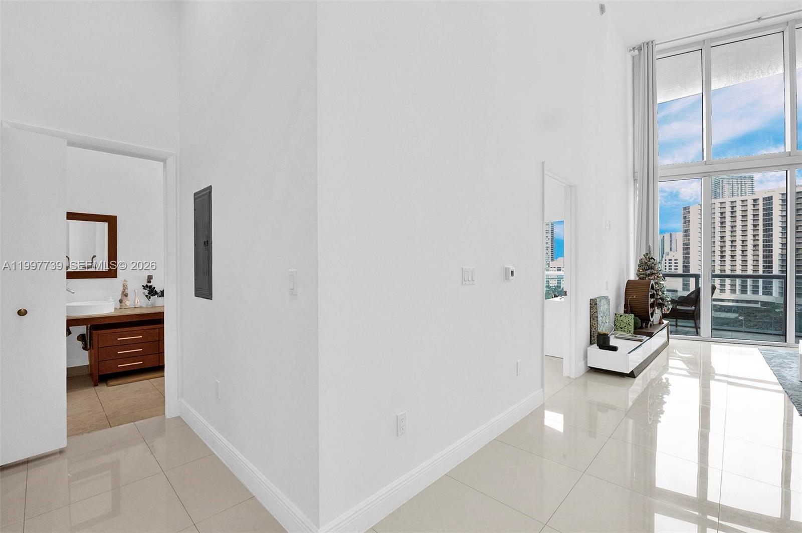465 Brickell Ave #1406, Miami FL 33131