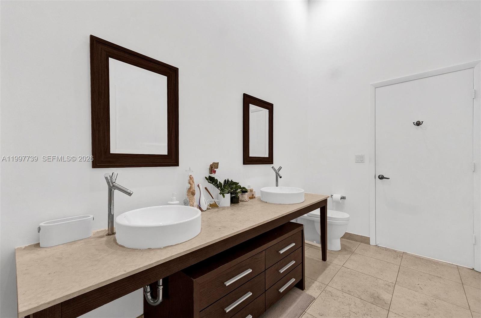 465 Brickell Ave #1406, Miami FL 33131