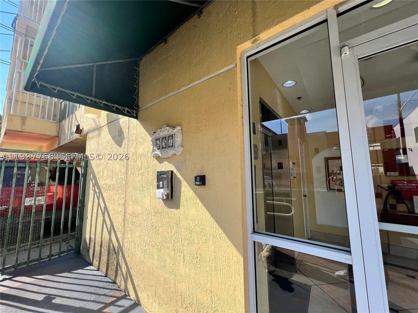 637 SW 3rd St #306, Miami FL 33130