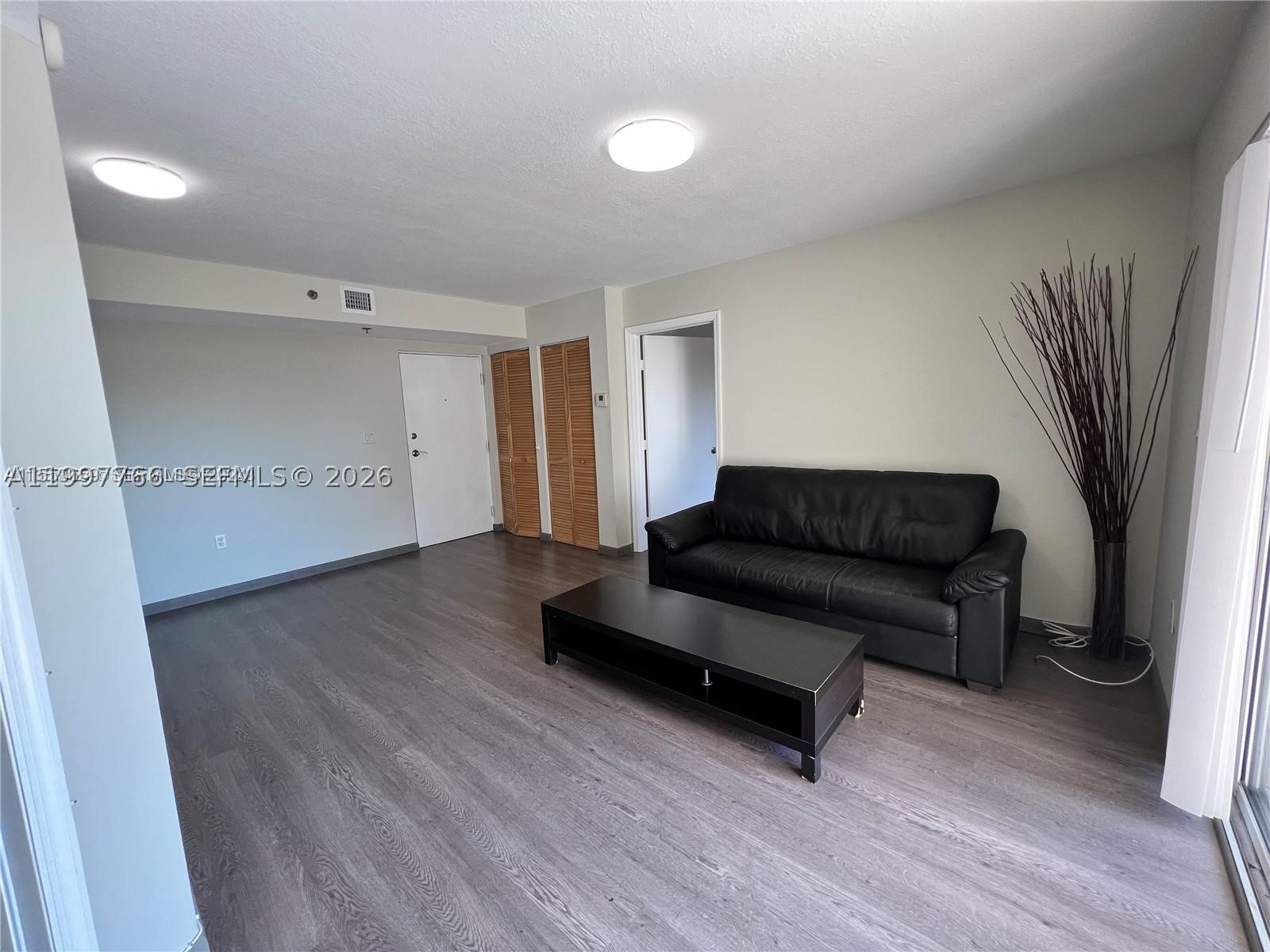 637 SW 3rd St #306, Miami FL 33130