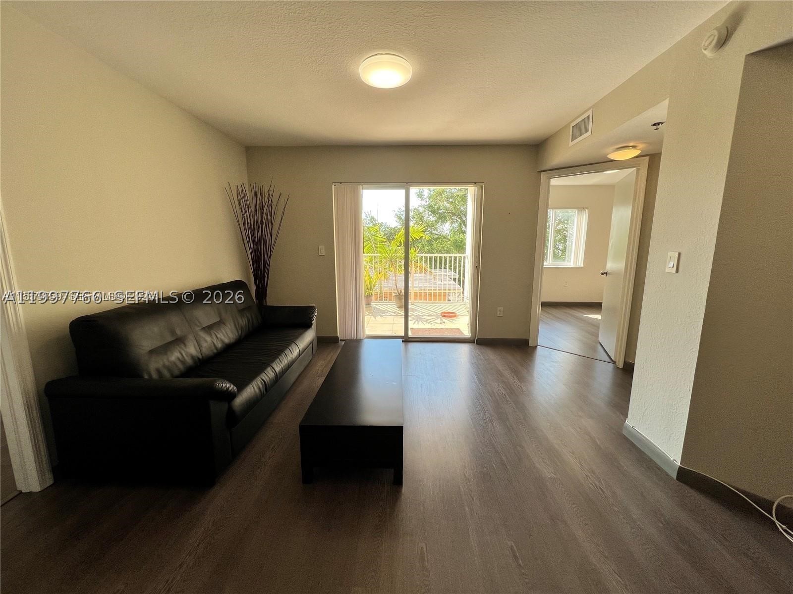 637 SW 3rd St #306, Miami FL 33130