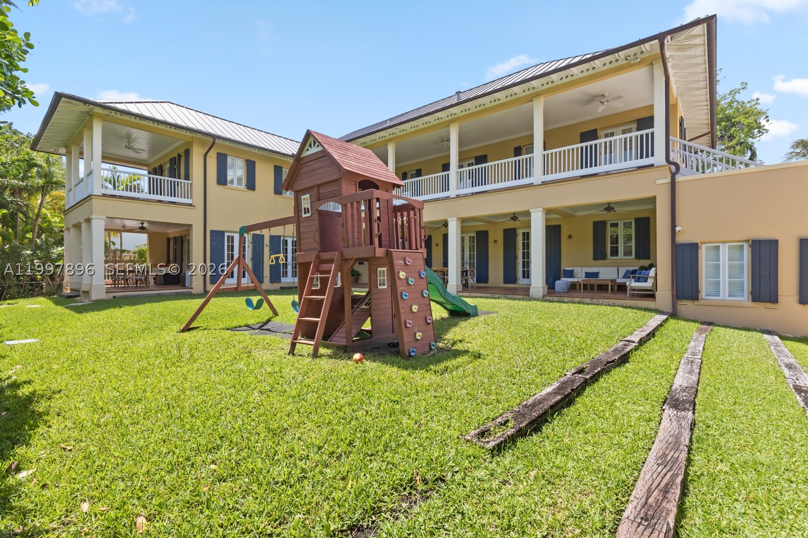 685 Harbor Ln, Key Biscayne FL 33149