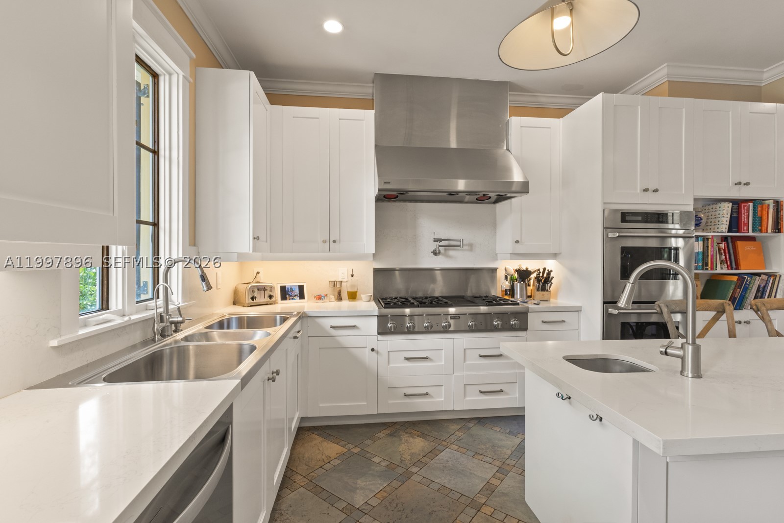685 Harbor Ln, Key Biscayne FL 33149