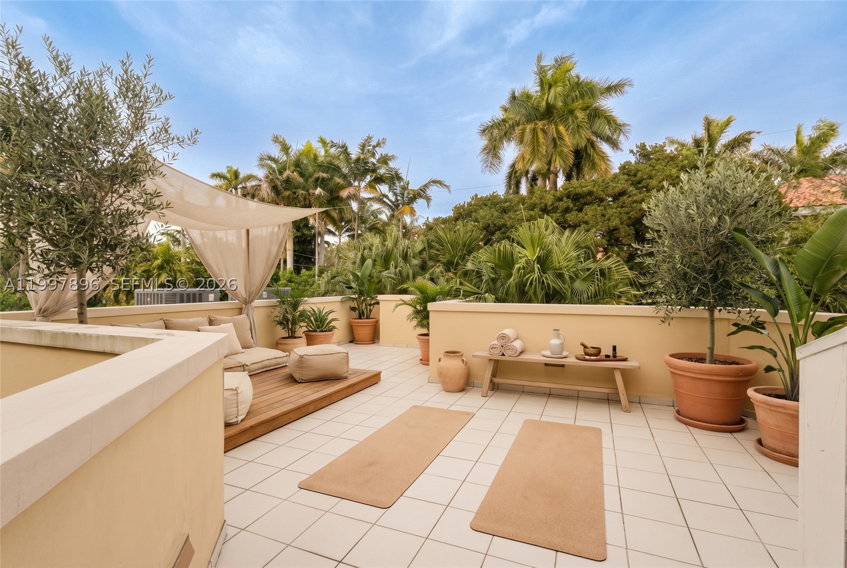 685 Harbor Ln, Key Biscayne FL 33149