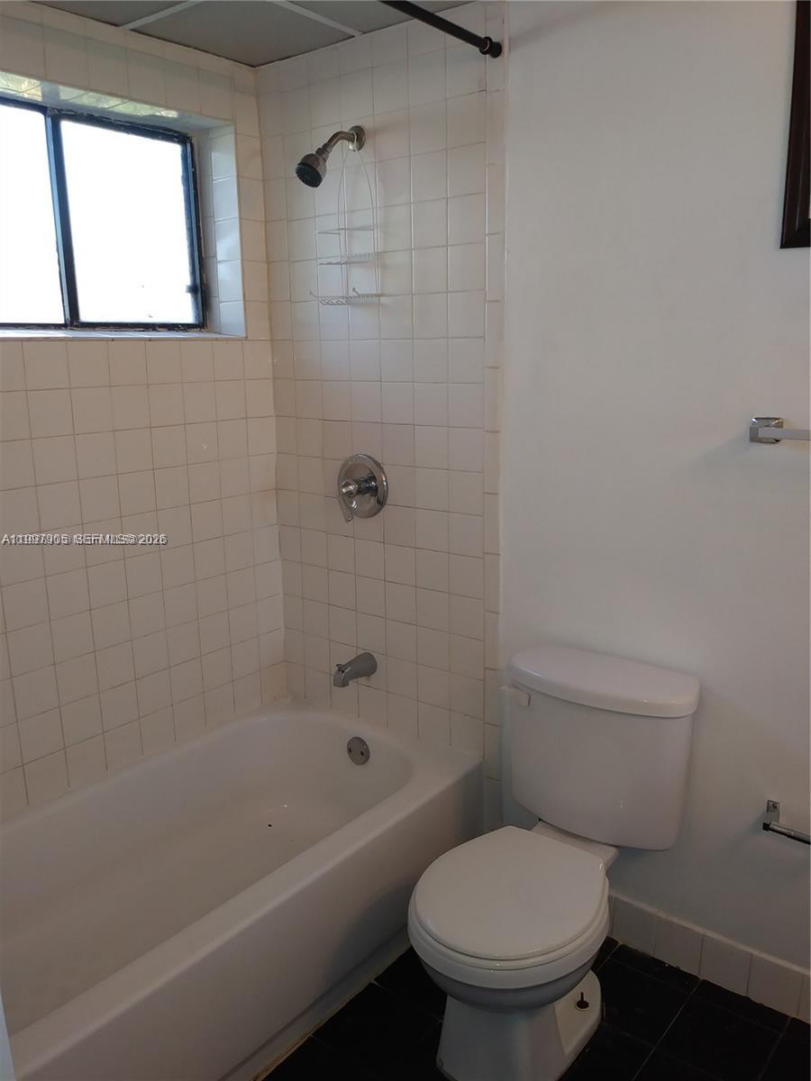 North Miami FL 33161 - A11997905