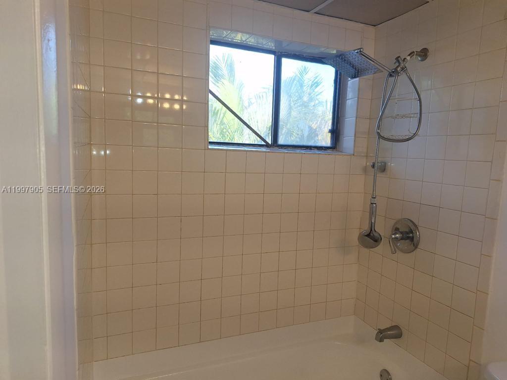 North Miami FL 33161 - A11997905
