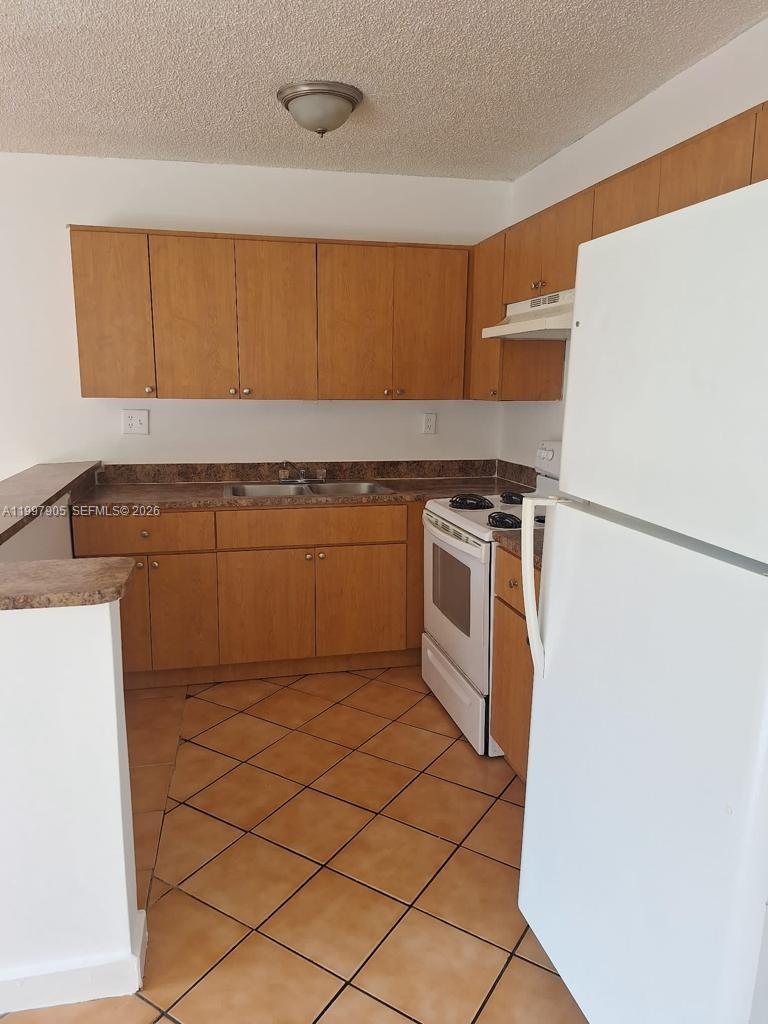 North Miami FL 33161 - A11997905