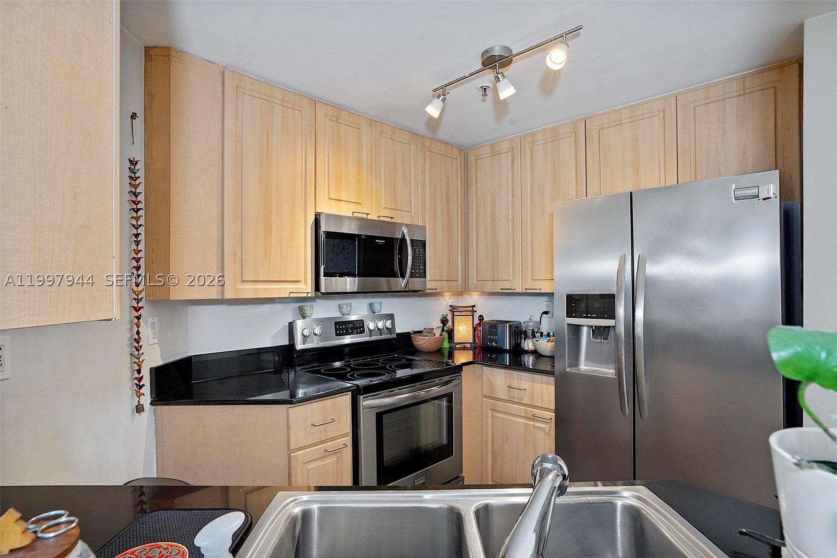 1 Century Ln #303, Miami Beach FL 33139