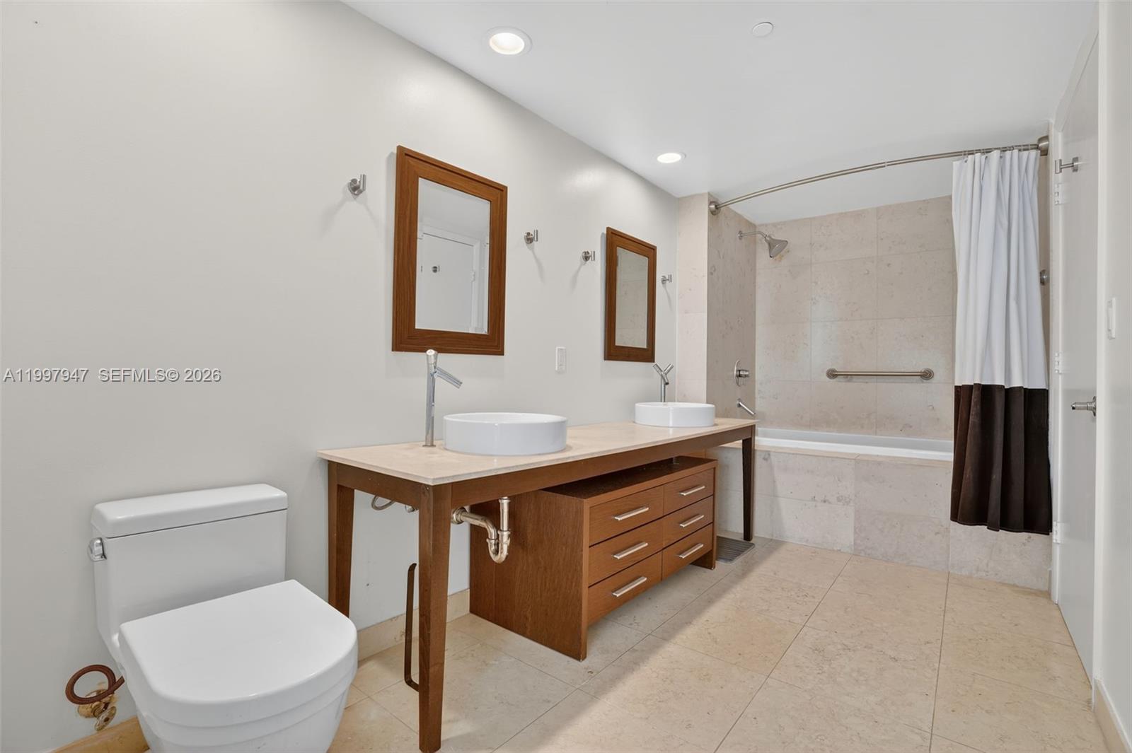 495 Brickell Ave #1007, Miami FL 33131
