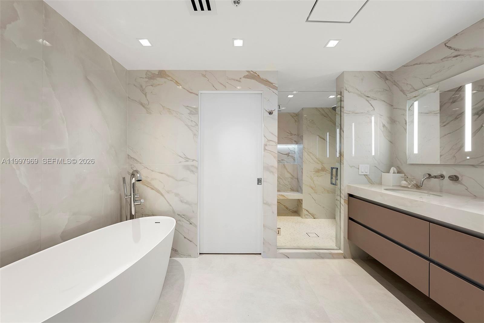 6899 Collins Ave #1908, Miami Beach FL 33141