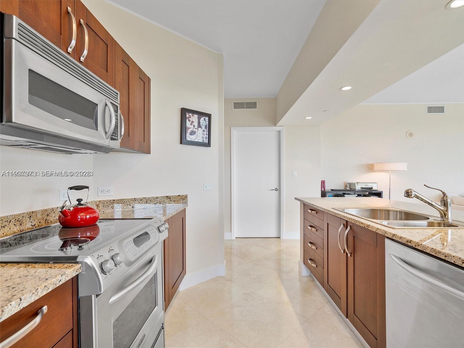 20000 E Country Club Dr #1102, Aventura FL 33180