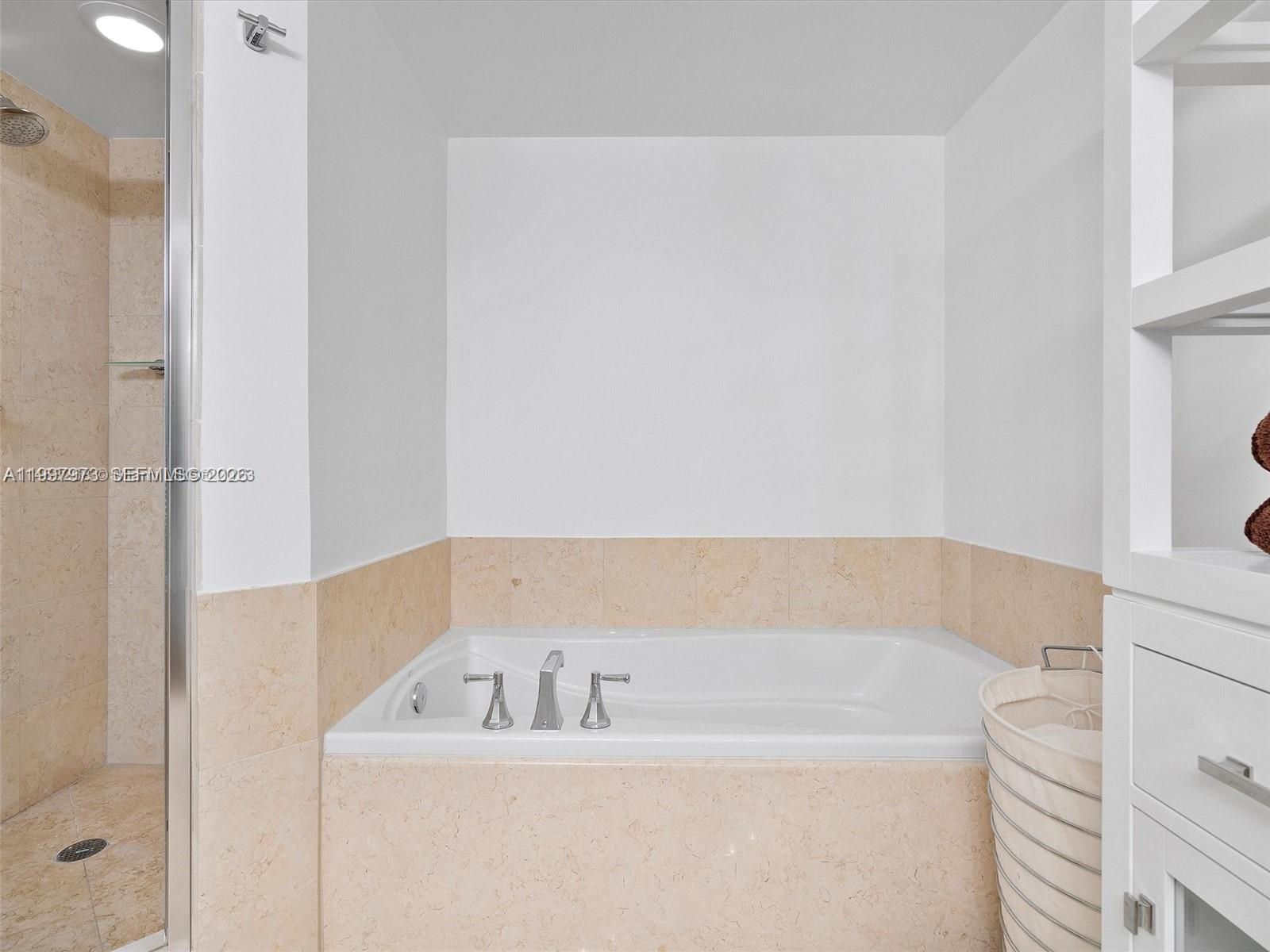 20000 E Country Club Dr #1102, Aventura FL 33180