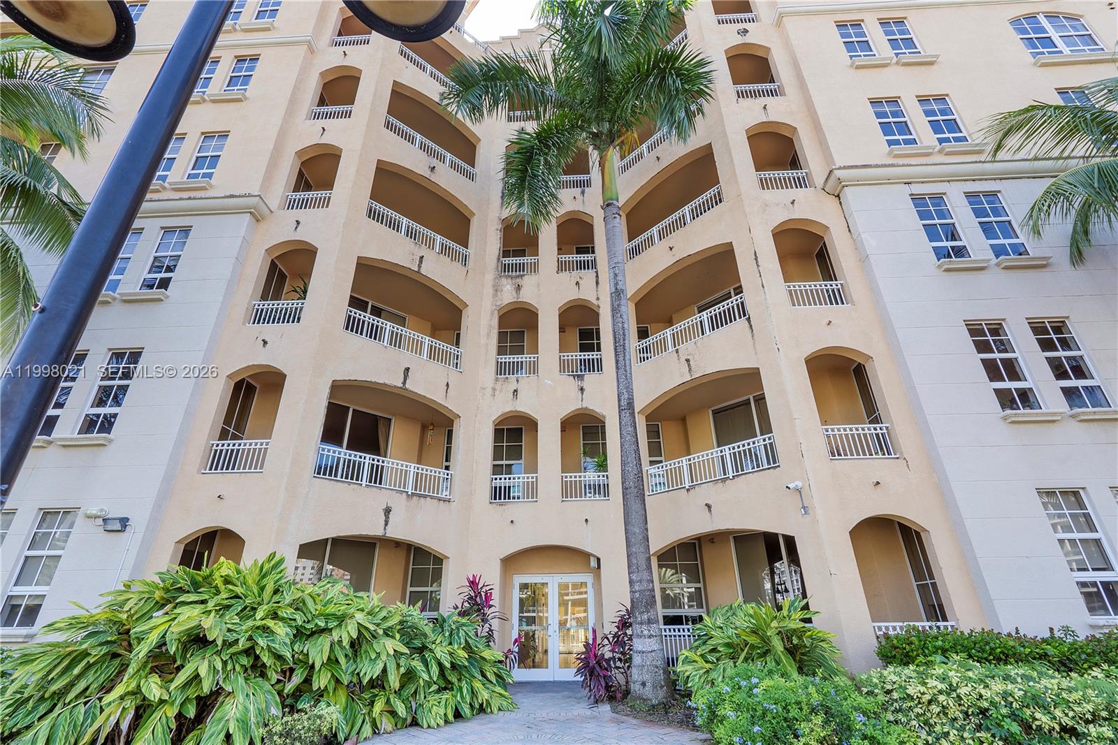 3001 NE 185th St #411, Aventura FL 33180