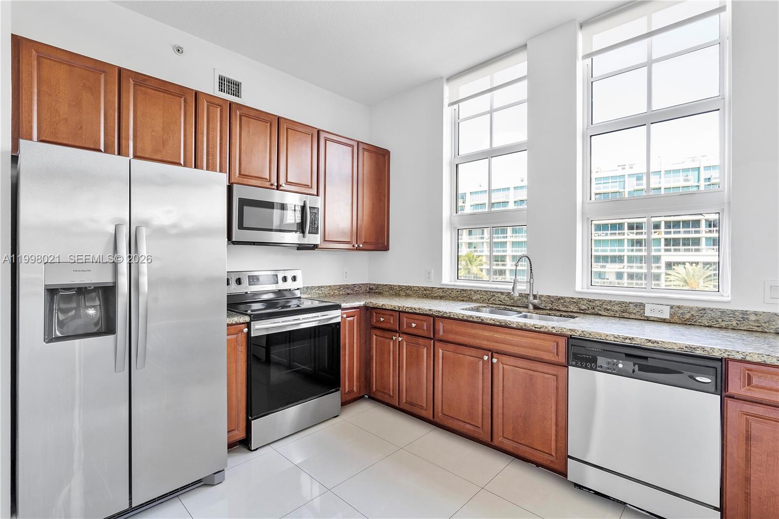 3001 NE 185th St #411, Aventura FL 33180