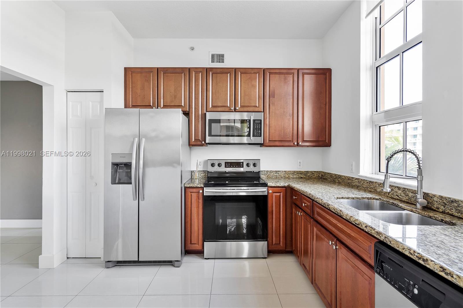 3001 NE 185th St #411, Aventura FL 33180