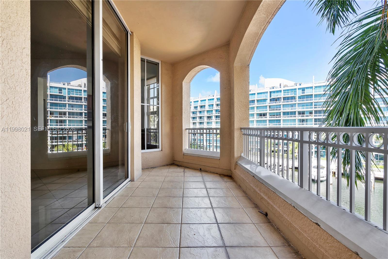 3001 NE 185th St #411, Aventura FL 33180