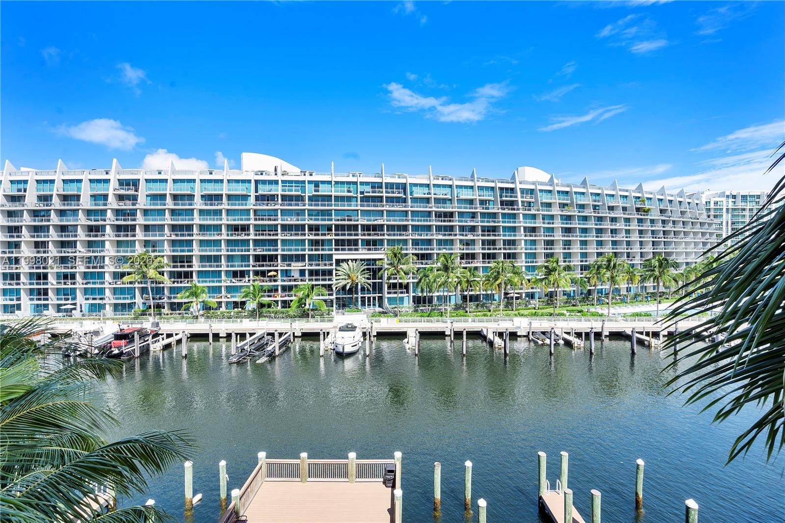 3001 NE 185th St #411, Aventura FL 33180