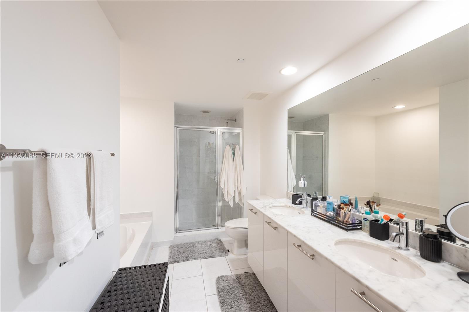 950 Brickell Bay Dr #2304, Miami FL 33131