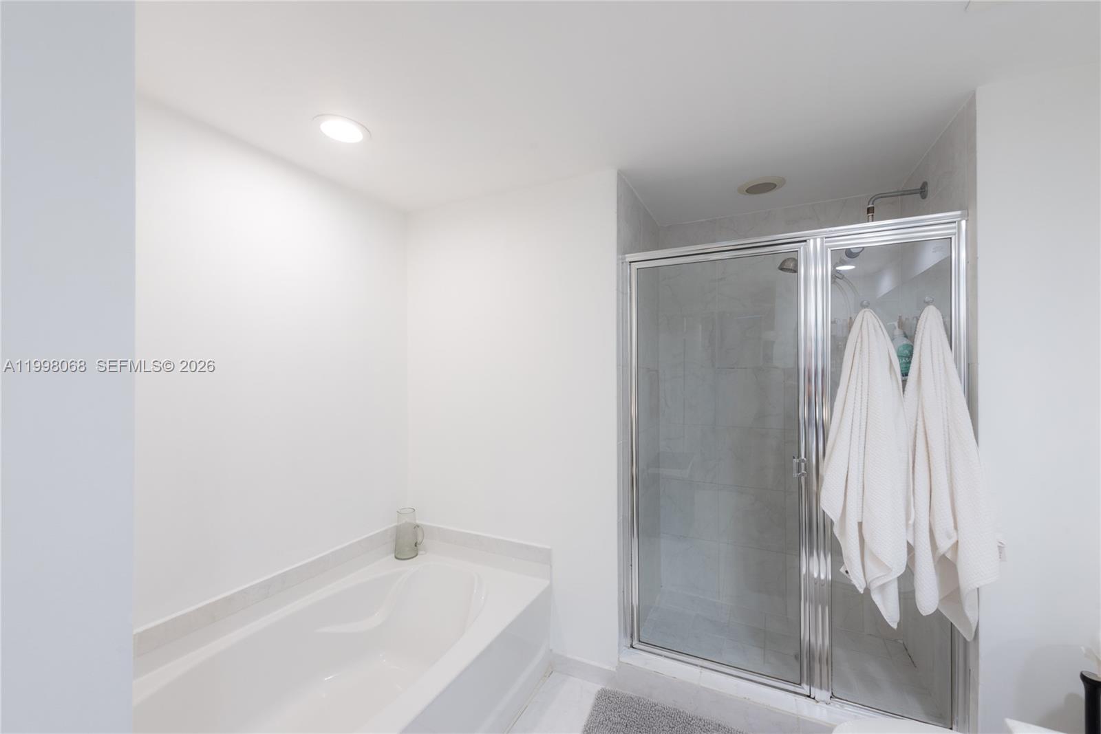 950 Brickell Bay Dr #2304, Miami FL 33131