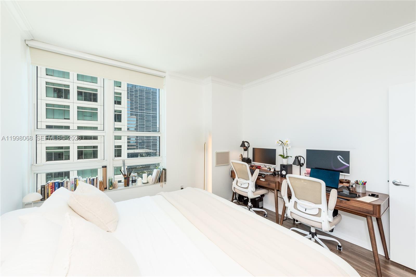 950 Brickell Bay Dr #2304, Miami FL 33131