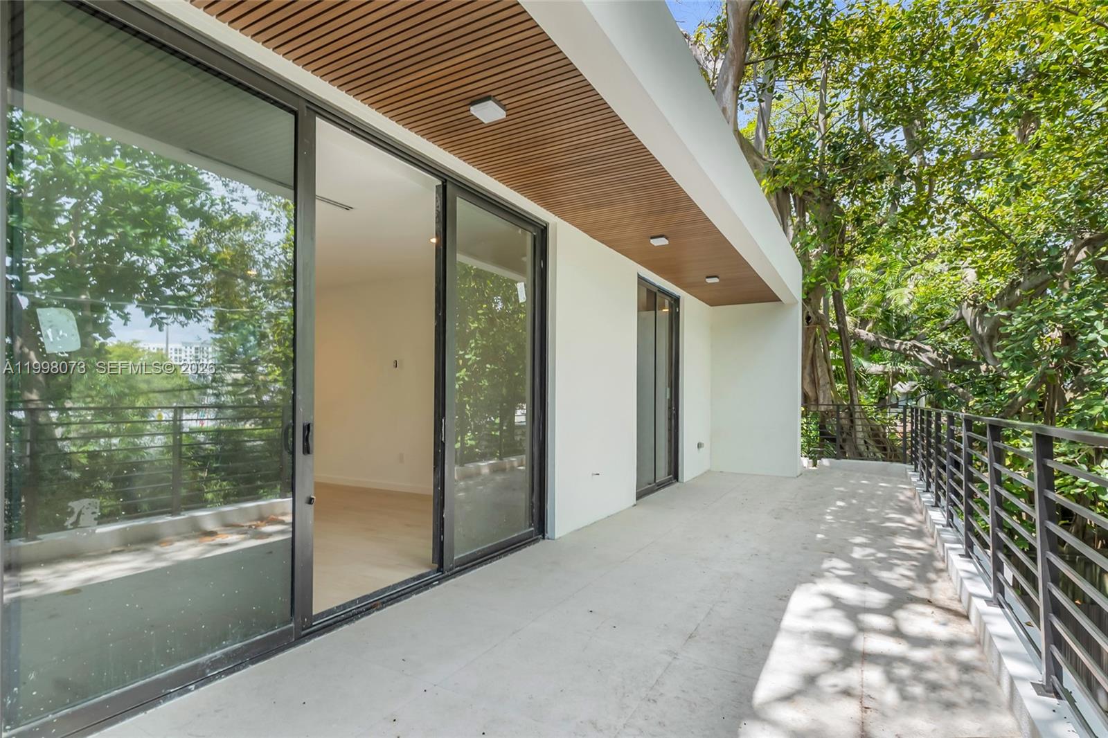 3983 Kumquat Ave, Miami FL 33133