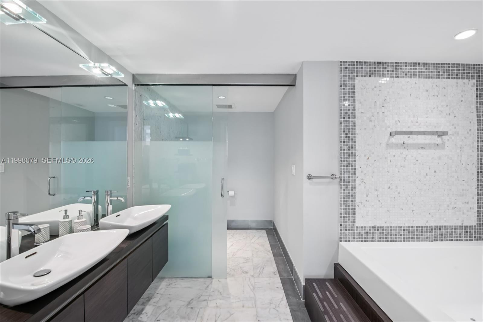 200 Biscayne Boulevard Way #3113, Miami FL 33131