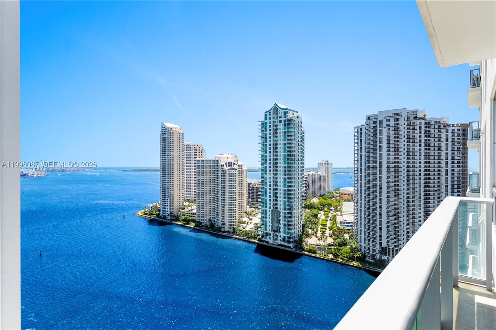 300 S Biscayne Blvd #T-2414, Miami FL 33131