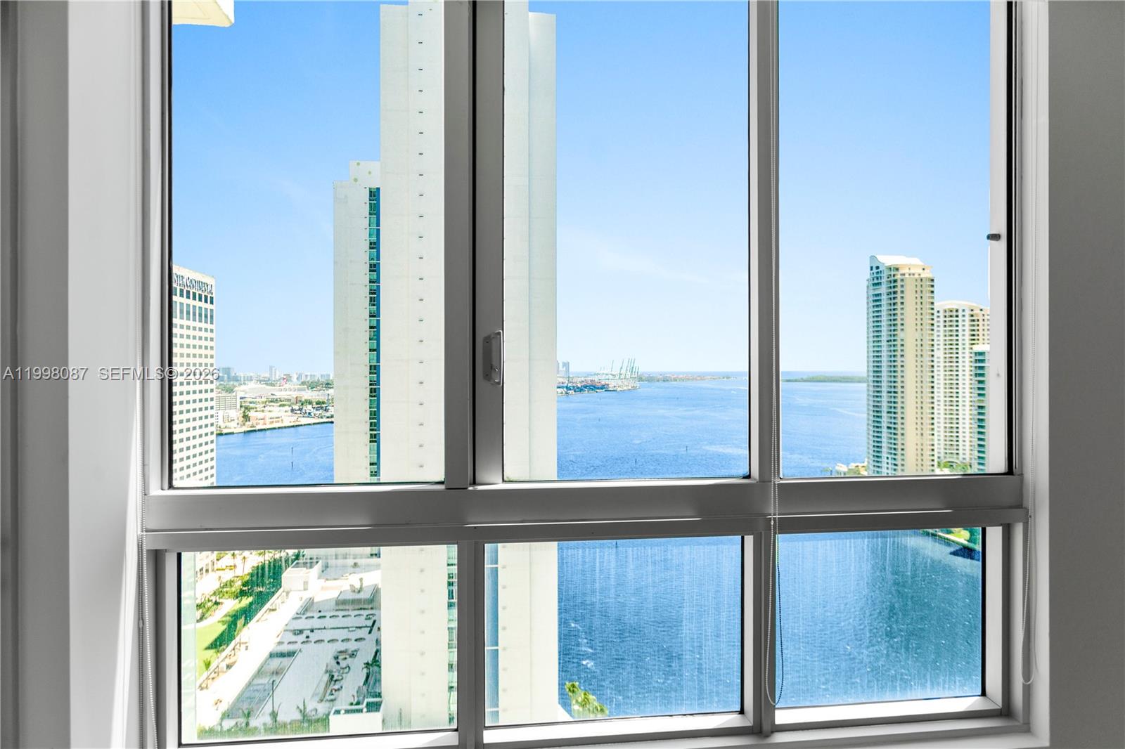 300 S Biscayne Blvd #T-2414, Miami FL 33131